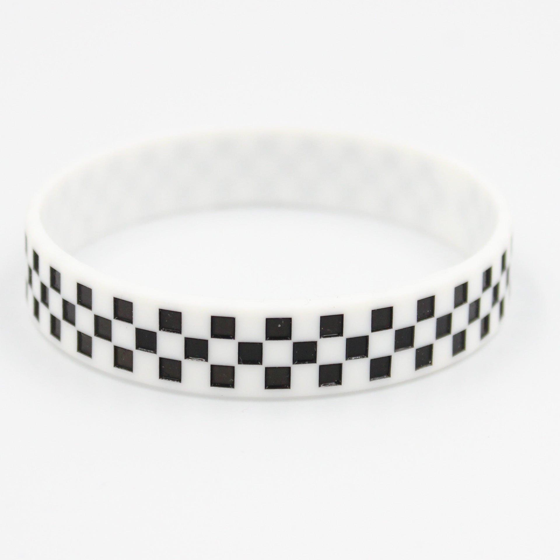 Patrón de cóncavos al por mayor que llena la pulsera de silicona de la cuadrícula en blanco y negro